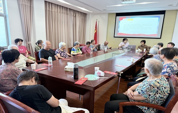 绍兴银行桐乡支行开展老年反诈防骗宣传-2.jpg