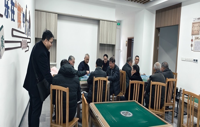 绍兴银行桐乡支行：宪法宣传进社区 金融服务暖人心-2.jpg