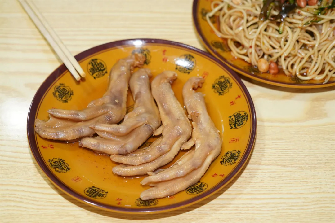 16882443236816.webp 图片