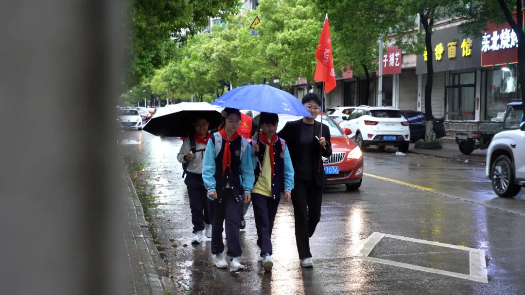 17026064702610.webp 图片