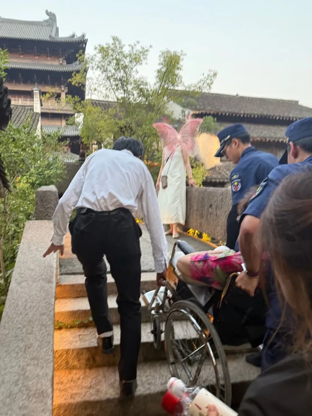 15852151001605.jpeg 图片