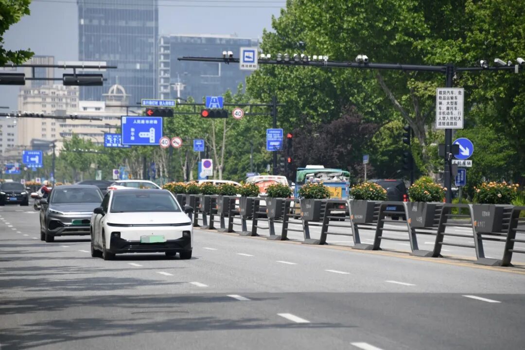 16990988260881.jpeg 图片