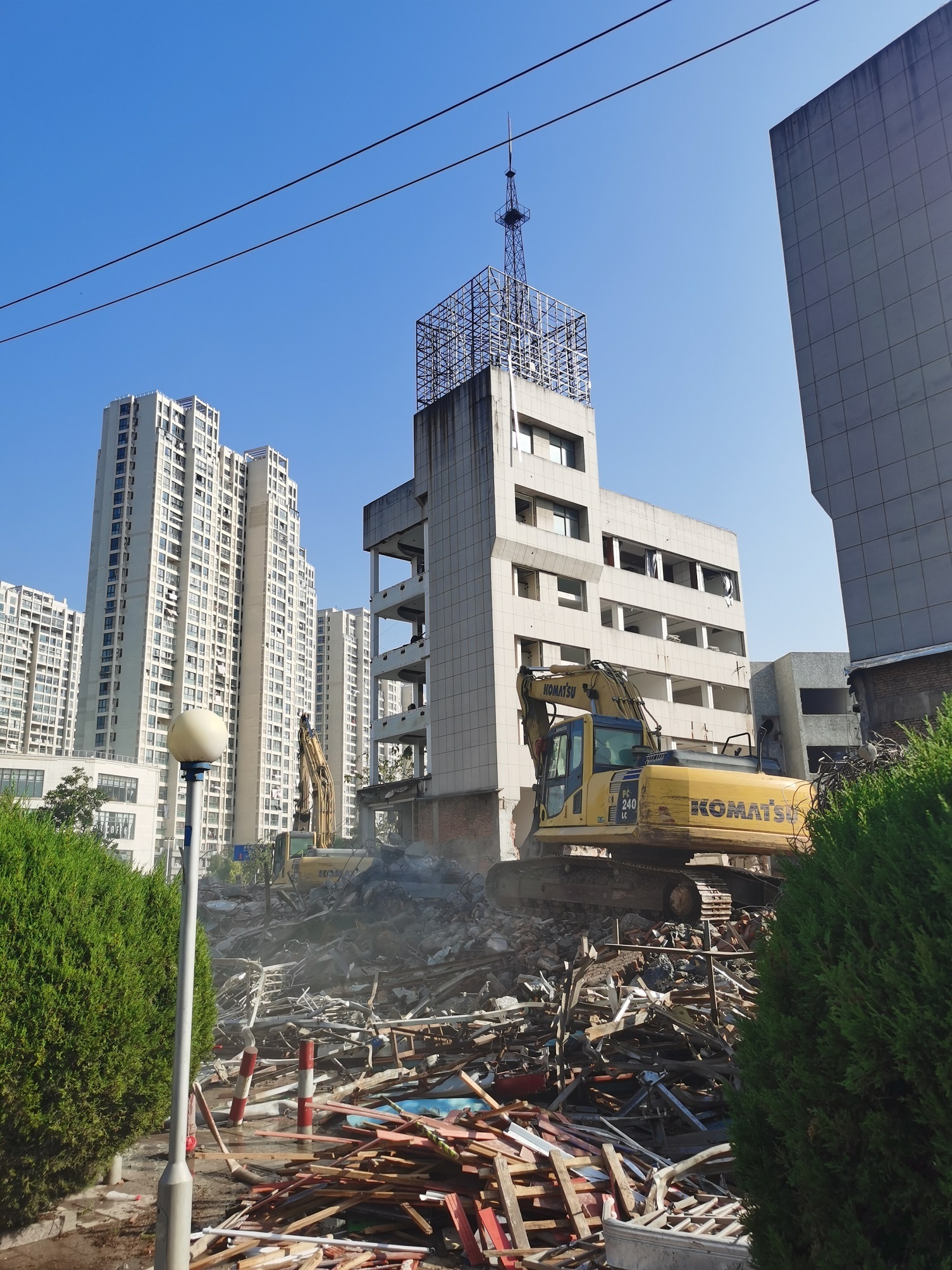 桐乡支行旧址,商业大楼已整体拆除完毕,该区域拆迁(建筑)面积近8000平