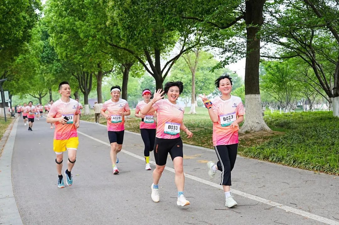 https://images.weserv.nl/?url=https://mmbiz.qpic.cn/mmbiz_jpg/bCFr8VypWfyxrBo2fDqAu5jym9hTmmItsr0X7AYvPmel65M8J5iaMaVF627vKwFbOUlhhF1YsOeIlCibMG7ibfJ2Q/640?wx_fmt=jpeg&from=appmsg&tp=wxpic&wxfrom=5&wx_lazy=1&wx_co=1 图片