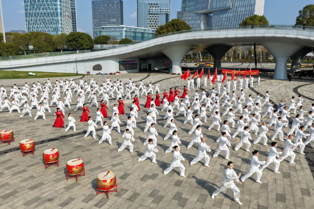 16764265955908.webp 图片