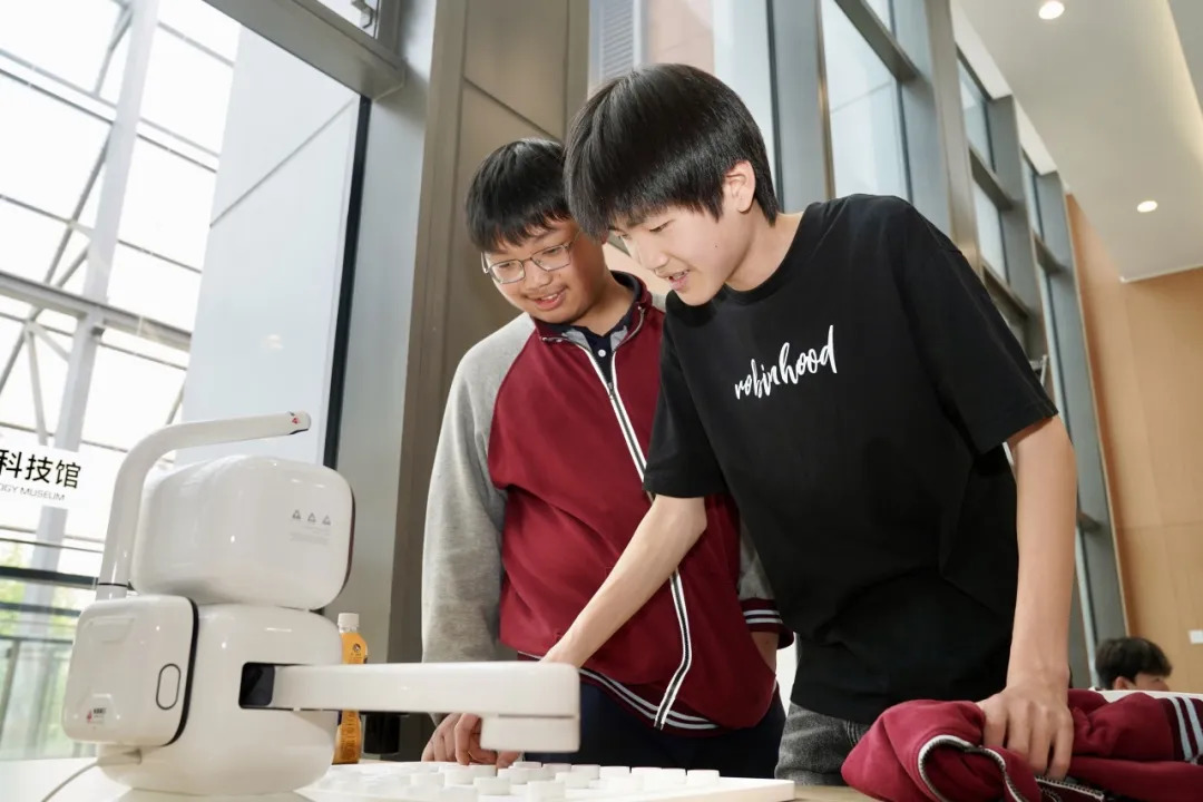16984919628102.webp 图片