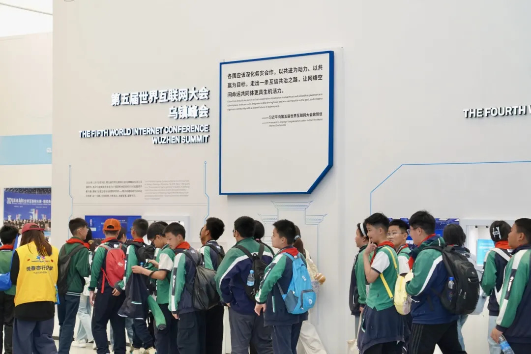 16984919773074.webp 图片